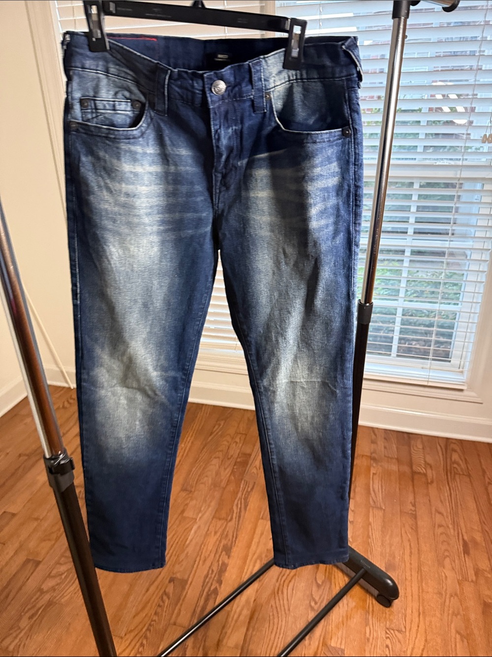 True Religion Men’s Blue Jeans - Dark Blue Denim Rocco relaxed skinny sz 32